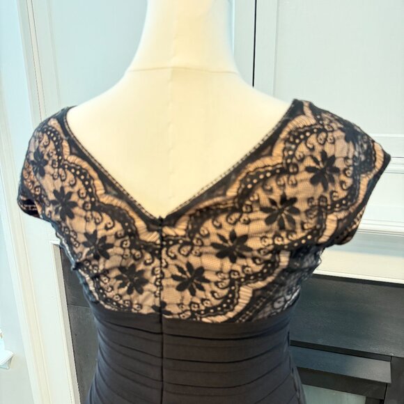✨ Adrianna Papell Black Lace & Bandage Sheath Dress ✨ - Picture 6 of 10